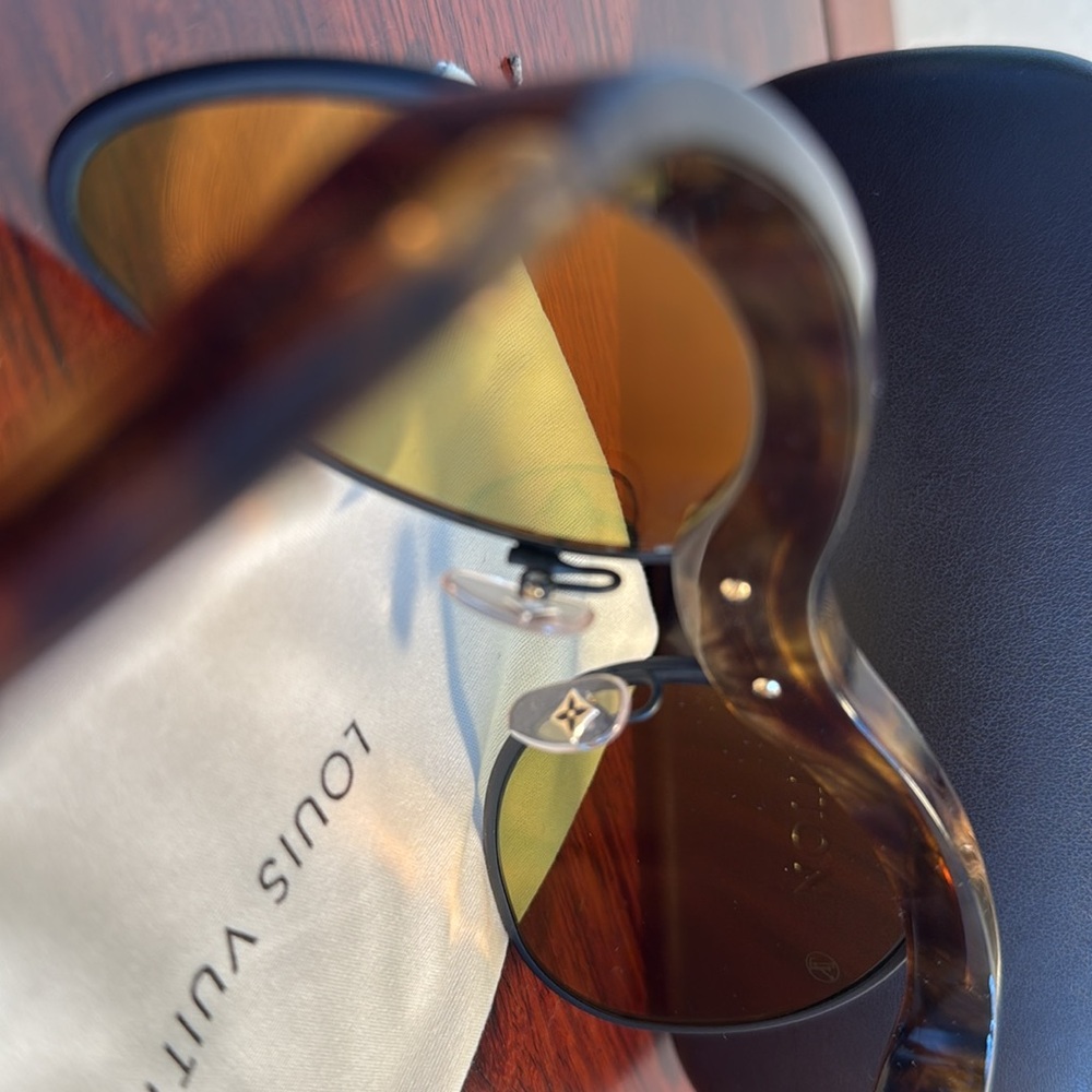 Louis Vuitton Natalia limited edition green lens sunglasses - Picture 5 of 6